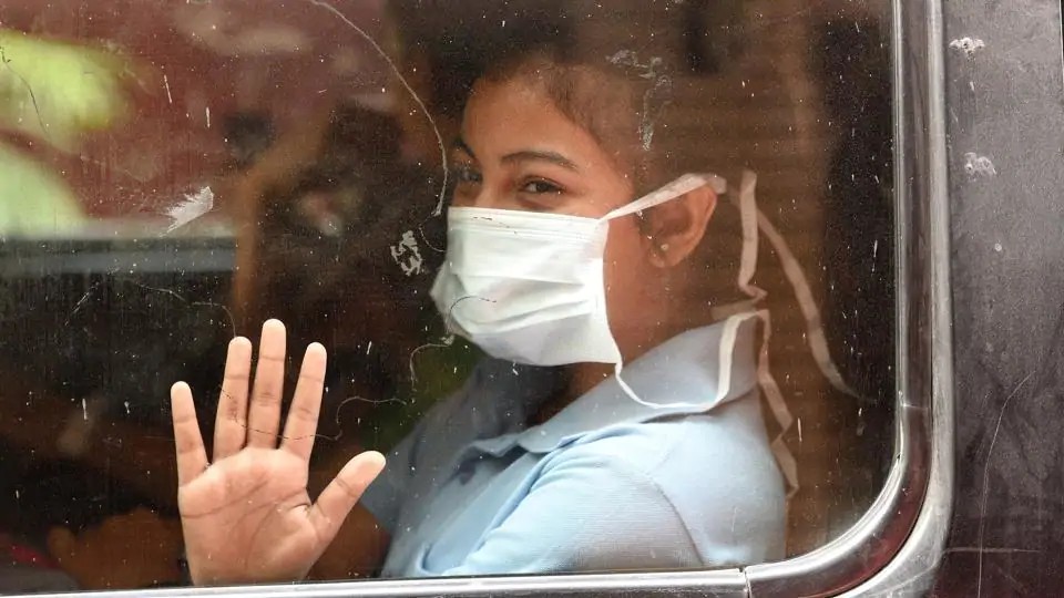 Commuter wearing mask. Delhi air pollution